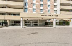 5 dormitorio piso en Scarborough, Canadá. C$711 000