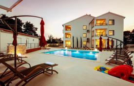 2 dormitorio piso 72 m² en Peroj, Croacia. 304 000 €