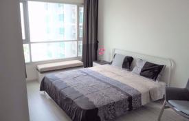 2-dormitorio apartamentos en condominio en Huai Khwang, Tailandia. $185 000