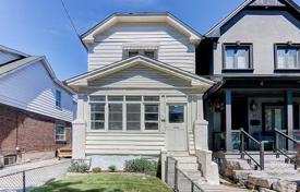 Casa de pueblo – East York, Toronto, Ontario,  Canadá. C$1 028 000