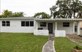 6 dormitorio casa de pueblo 227 m² en North Miami, Estados Unidos. $750 000
