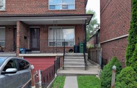 6 dormitorio adosado en Gerrard Street East, Canadá. C$1 288 000