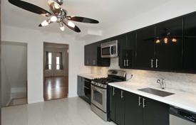 9 dormitorio adosado en Old Toronto, Canadá. C$1 596 000