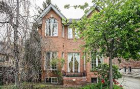 Casa de pueblo – East York, Toronto, Ontario,  Canadá. C$2 110 000