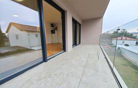 2 dormitorio piso 54 m² en Krk, Croacia. 342 000 €