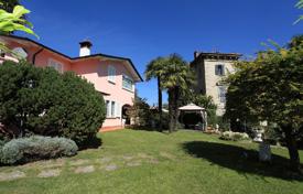 Villa – Menaggio, Lombardía, Italia. 2 800 €  por semana