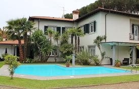 Villa – Forte dei Marmi, Toscana, Italia. 7 900 €  por semana
