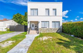 Casa de pueblo 228 m² en Miami, Estados Unidos. $900 000