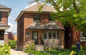 Casa de pueblo – East York, Toronto, Ontario,  Canadá. C$1 786 000