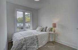 10 dormitorio casa de pueblo en East York, Canadá. C$1 518 000