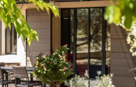 7 dormitorio chalet en Oppède, Francia. 995 000 €