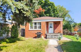 9 dormitorio casa de pueblo en Scarborough, Canadá. C$1 342 000