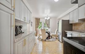 12 dormitorio casa de pueblo en Scarborough, Canadá. C$1 669 000