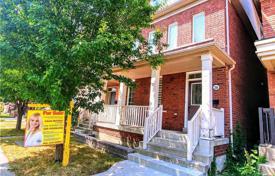 Casa de pueblo – North York, Toronto, Ontario,  Canadá. C$1 094 000