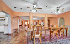 7 dormitorio casa de pueblo 461 m² en Miami, Estados Unidos. $1 100 000