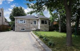 9 dormitorio casa de pueblo en Etobicoke, Canadá. C$2 000 000