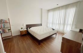 2-dormitorio apartamentos en condominio en Phra Khanong, Tailandia. $395 000