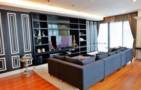 3 dormitorio piso en Khlong Toei, Tailandia. $4 100  por semana