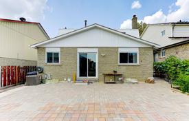 11 dormitorio casa de pueblo en Scarborough, Canadá. C$1 390 000
