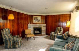 9 dormitorio casa de pueblo en Scarborough, Canadá. C$1 287 000