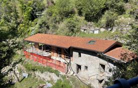 4 dormitorio chalet en Cernobbio, Italia. 650 000 €