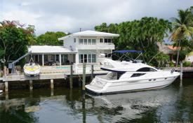 Villa – North Miami, Florida, Estados Unidos. 1 306 000 €