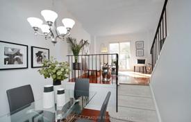 8 dormitorio adosado en Old Toronto, Canadá. C$1 342 000