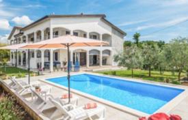 7 dormitorio casa de pueblo 480 m² en Poreč, Croacia. 1 499 000 €