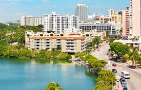 Piso – Miami Beach, Florida, Estados Unidos. $2 875 000