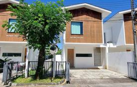 3 dormitorio casa de pueblo 242 m² en Ko Kaeo, Tailandia. $202 000
