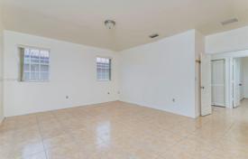 3 dormitorio casa de pueblo 193 m² en Miami, Estados Unidos. $575 000