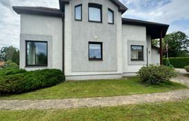 10 dormitorio villa 315 m² en Zemgale Suburb, Letonia. 372 000 €