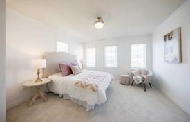 4 dormitorio adosado en Scarborough, Canadá. C$1 319 000