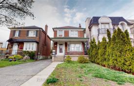6 dormitorio casa de pueblo en North York, Canadá. C$2 356 000