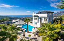 4 dormitorio villa 300 m² en Kargicak, Turquía. 77 740 000 TRY