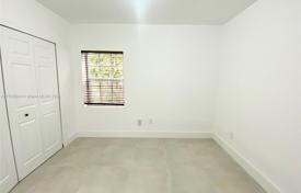 4 dormitorio casa de pueblo 208 m² en Miami, Estados Unidos. $690 000