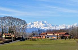Villa – Novara, Piedmont, Italia. Price on request