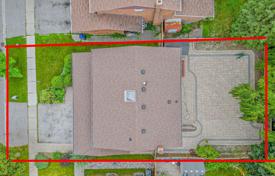 12 dormitorio casa de pueblo en Scarborough, Canadá. C$2 426 000