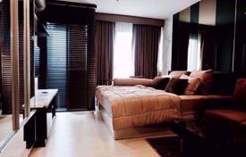 Condominio en Khlong Toei, Tailandia. $148 000