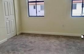 Casa de pueblo – Hialeah, Florida, Estados Unidos. $535 000