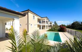 3 dormitorio casa de pueblo 220 m² en Umag, Croacia. 1 300 000 €