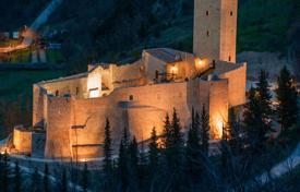 Castillo – Foligno, Umbria, Italia. 6 200 €  por semana