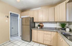 3 dormitorio adosado en York, Canadá. C$1 245 000