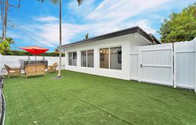 4 dormitorio casa de pueblo 279 m² en Miami, Estados Unidos. $1 650 000