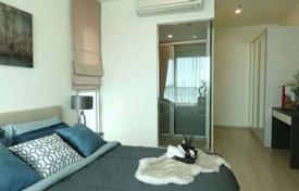 2-dormitorio apartamentos en condominio en Huai Khwang, Tailandia. $194 000