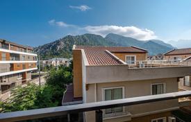 Pisos con vistas a la montaña cerca del mar en Konyaaltı Antalya. $270 000