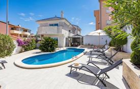 5 dormitorio casa de pueblo 160 m² en Stinjan, Croacia. 1 050 000 €