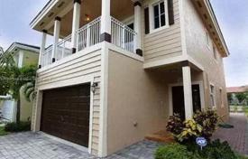 4 dormitorio casa de pueblo 221 m² en Homestead, Estados Unidos. $548 000