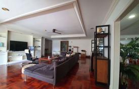 4-dormitorio apartamentos en condominio en Khlong Toei, Tailandia. $3 700  por semana