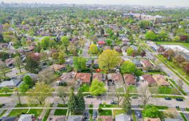 9 dormitorio casa de pueblo en Etobicoke, Canadá. C$1 503 000